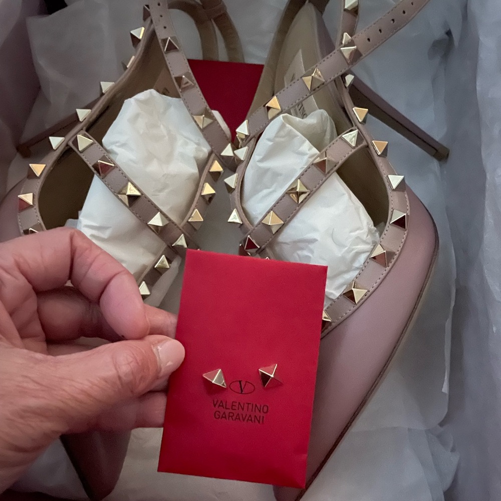 Valentino - Picture 11 of 12